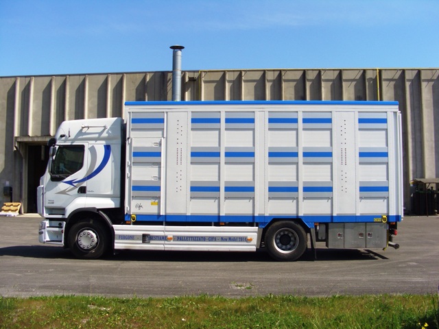 Allestimento furgoni per trasporto animali